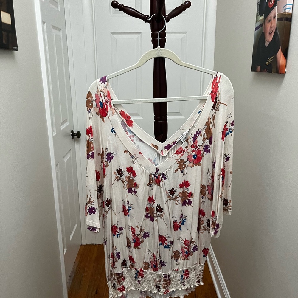 American Rag Womens top
2xl
looks great over your favorite tank